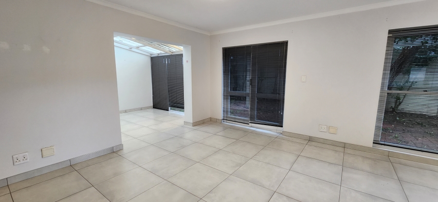 To Let 4 Bedroom Property for Rent in Bloubergrant Western Cape
